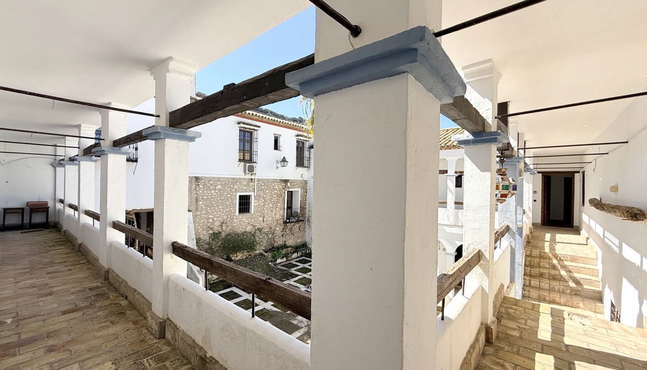 26 Zimmer Hotel zu verkaufen in Zuheros mit Pool Garage - 950.000 € (Ref: 9700169)