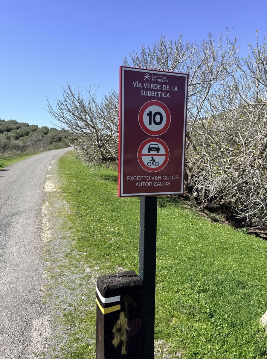 26 Zimmer Hotel zu verkaufen in Zuheros mit Pool Garage - 950.000 € (Ref: 9700169)