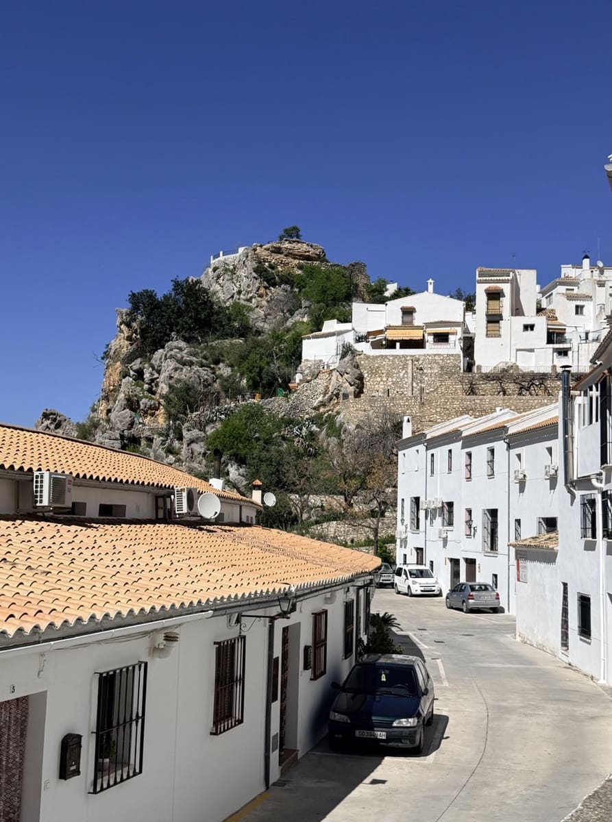 26 Zimmer Hotel zu verkaufen in Zuheros mit Pool Garage - 950.000 € (Ref: 9700169)