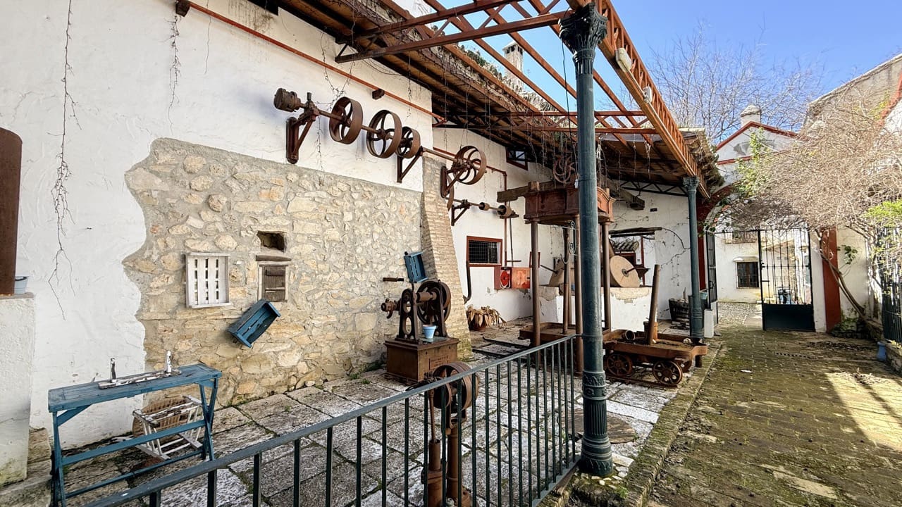 26 Zimmer Hotel zu verkaufen in Zuheros mit Pool Garage - 950.000 € (Ref: 9700169)