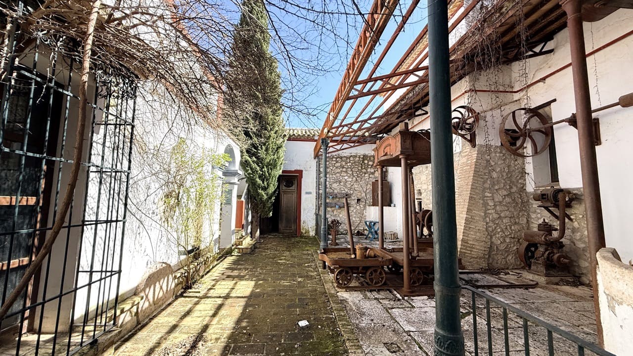 26 Zimmer Hotel zu verkaufen in Zuheros mit Pool Garage - 950.000 € (Ref: 9700169)