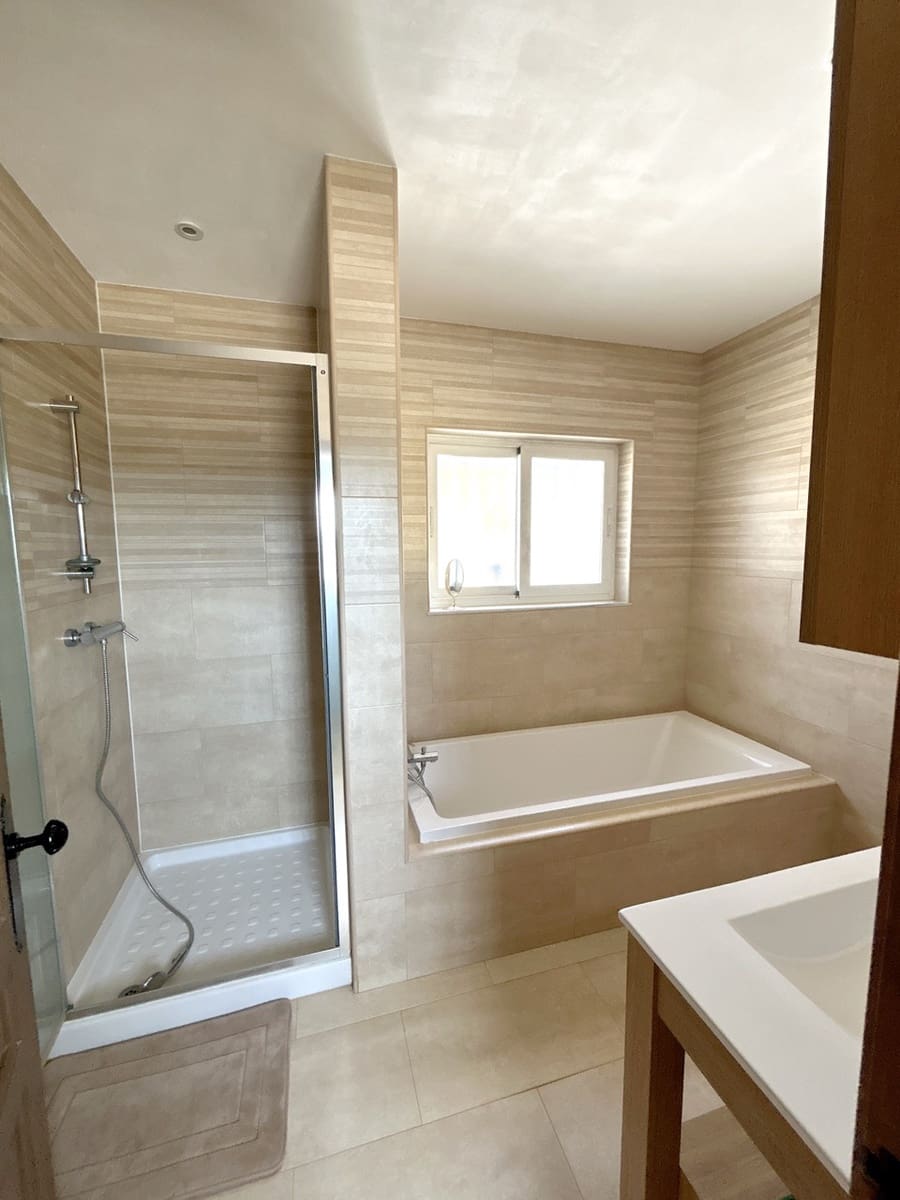 6 bedroom Finca/Country House for sale in Montoro with pool garage - € 325,000 (Ref: 9783475)