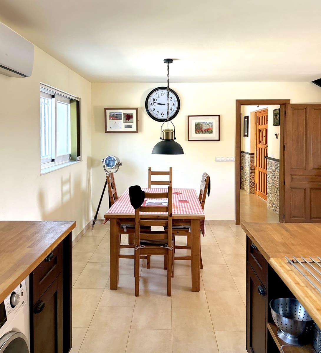 6 bedroom Finca/Country House for sale in Montoro with pool garage - € 325,000 (Ref: 9783475)