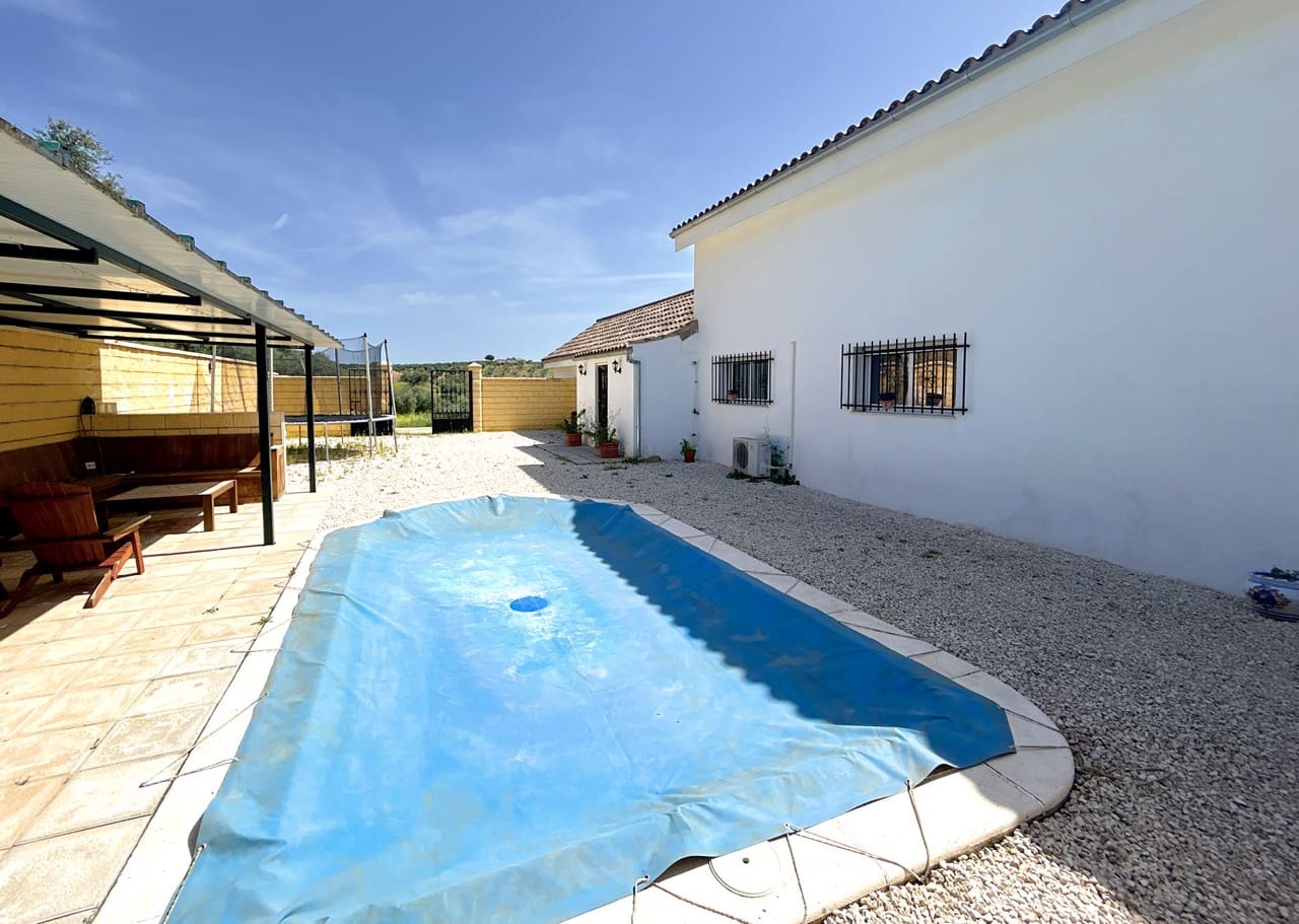 6 bedroom Finca/Country House for sale in Montoro with pool garage - € 325,000 (Ref: 9783475)