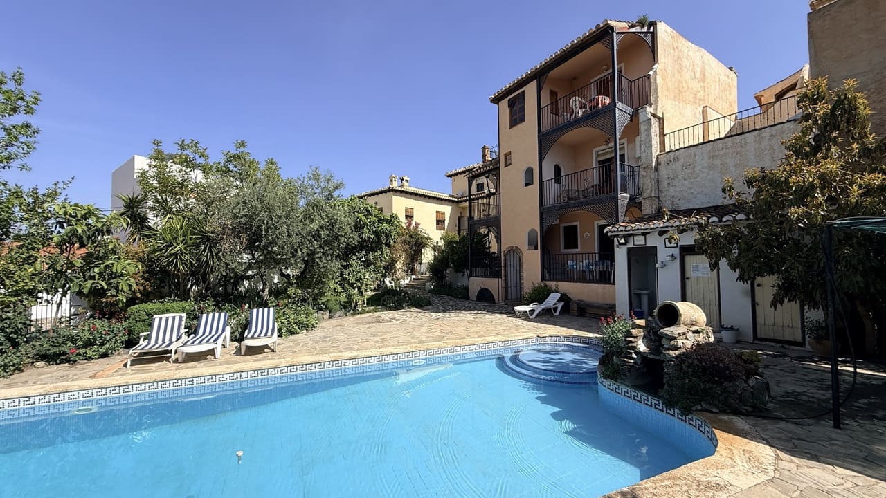 3 bedroom Apartment for sale in Acequias with pool - € 185,000 (Ref: 9805359)