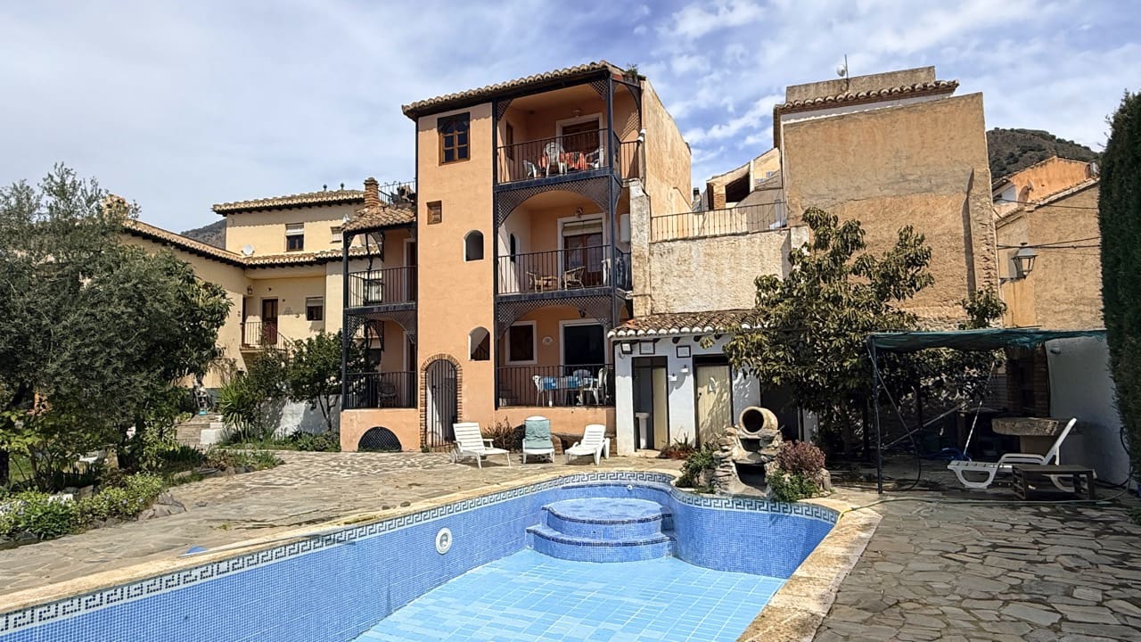3 bedroom Apartment for sale in Acequias with pool - € 185,000 (Ref: 9805359)