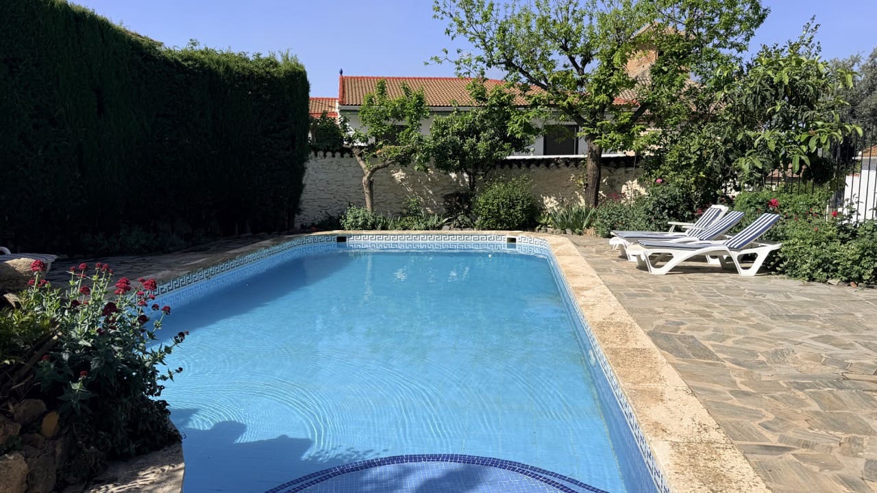 3 bedroom Apartment for sale in Acequias with pool - € 185,000 (Ref: 9805359)