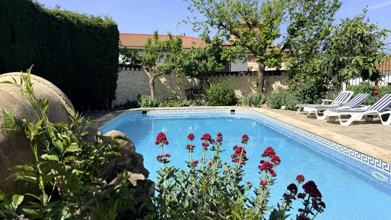 3 bedroom Apartment for sale in Acequias with pool - € 185,000 (Ref: 9805359)