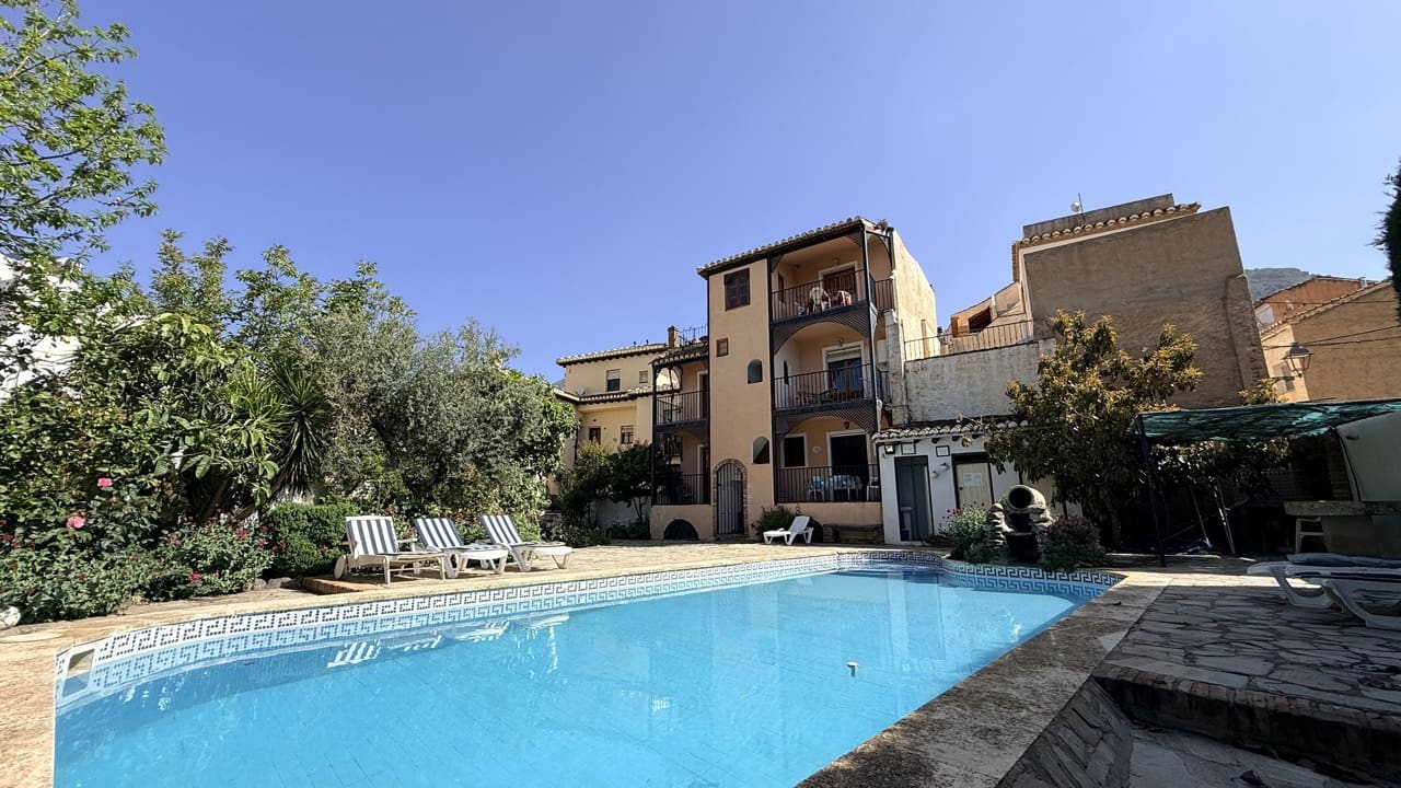 3 bedroom Apartment for sale in Acequias with pool - € 185,000 (Ref: 9805359)