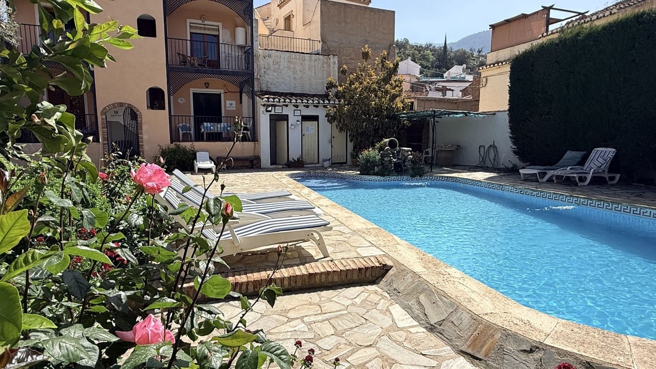 3 bedroom Apartment for sale in Acequias with pool - € 185,000 (Ref: 9805359)
