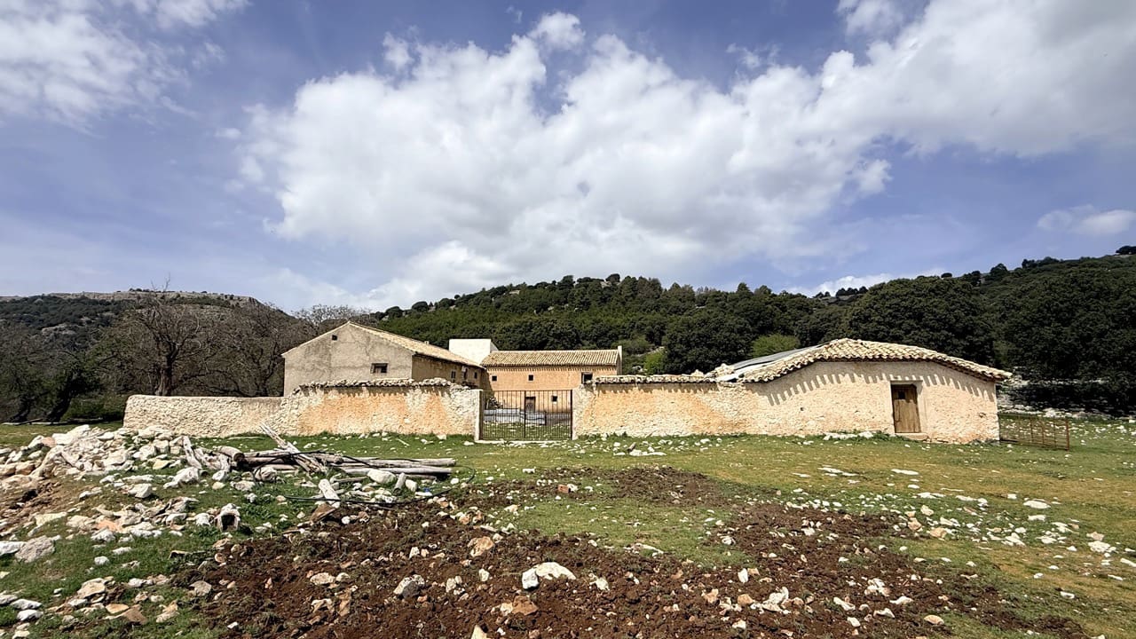 Finca/Country House for sale in Puebla de Don Fadrique - € 1,650,000 (Ref: 9813581)