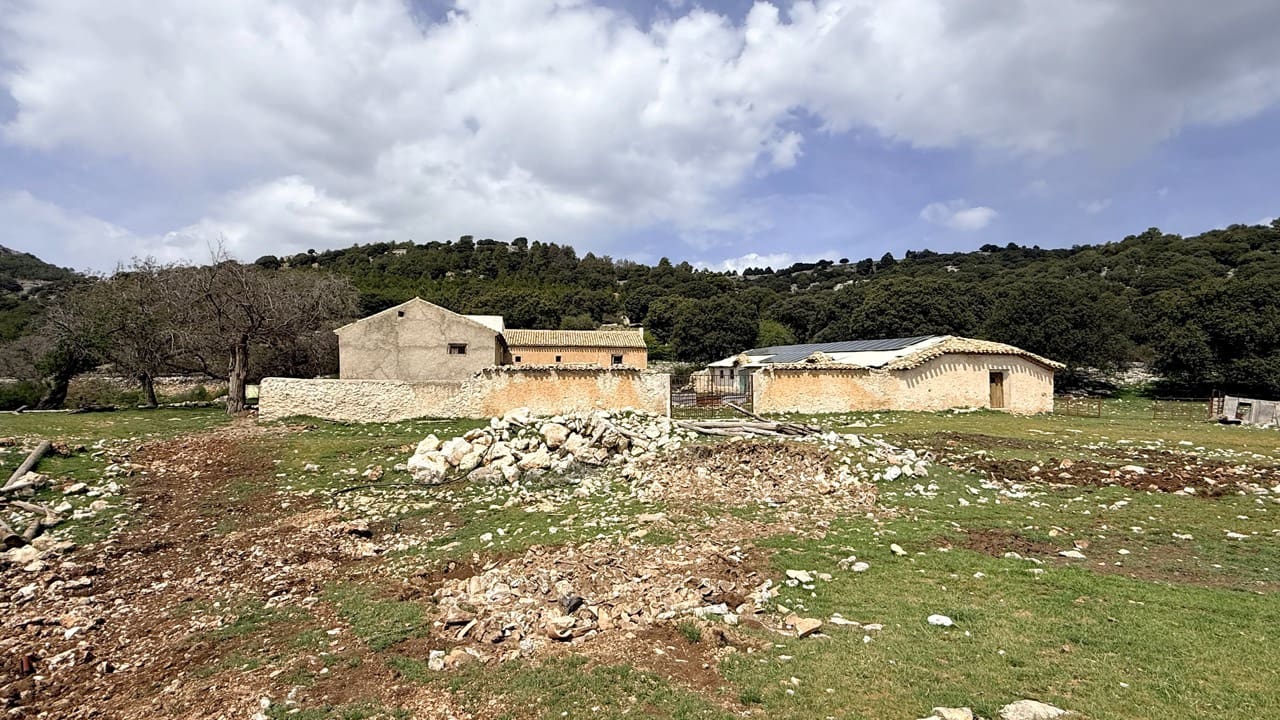 Finca/Country House for sale in Puebla de Don Fadrique - € 1,650,000 (Ref: 9813581)