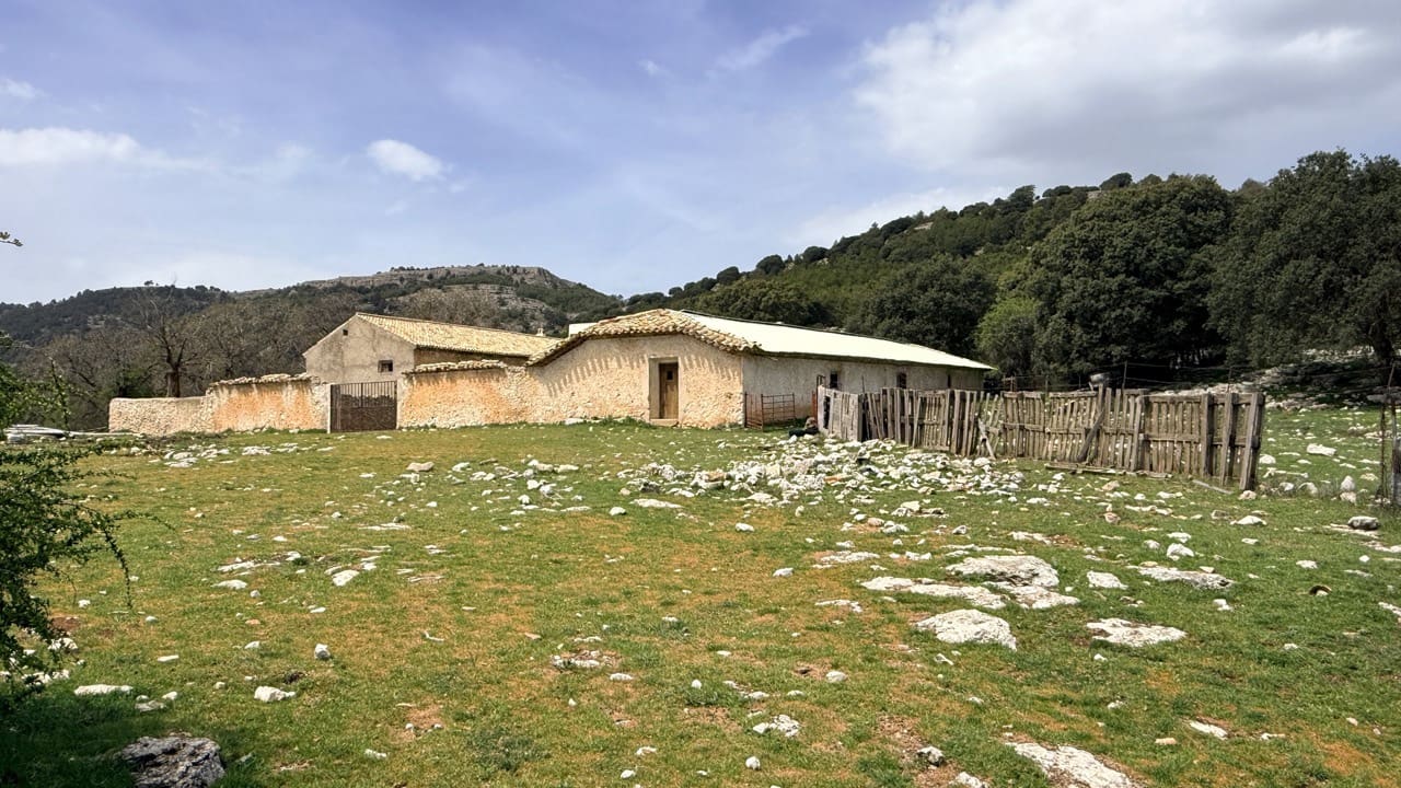 Finca/Country House for sale in Puebla de Don Fadrique - € 1,650,000 (Ref: 9813581)