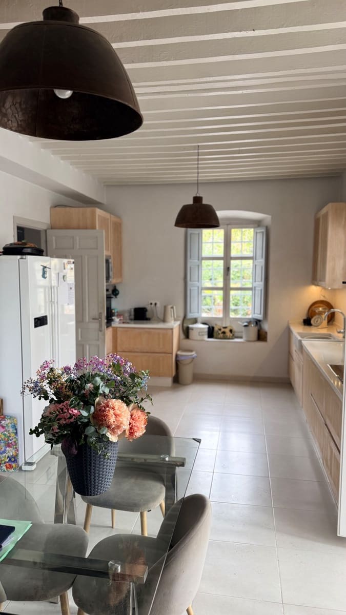 19 soverom Gjestgiveri/B&B til salgs i Otivar med svømmebasseng garasje - € 3 495 000 (Ref: 9861160)