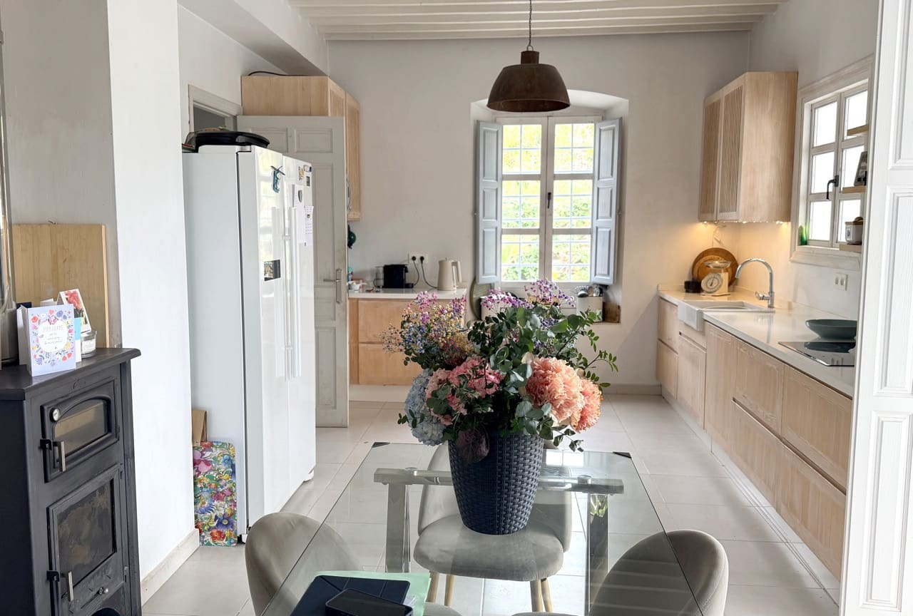 19 soverom Gjestgiveri/B&B til salgs i Otivar med svømmebasseng garasje - € 3 495 000 (Ref: 9861160)