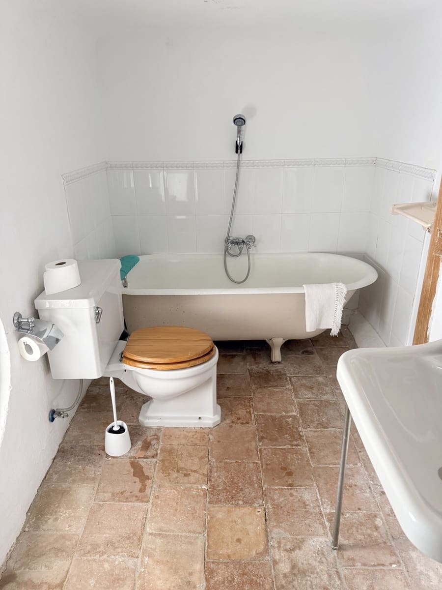 19 soverom Gjestgiveri/B&B til salgs i Otivar med svømmebasseng garasje - € 3 495 000 (Ref: 9861160)