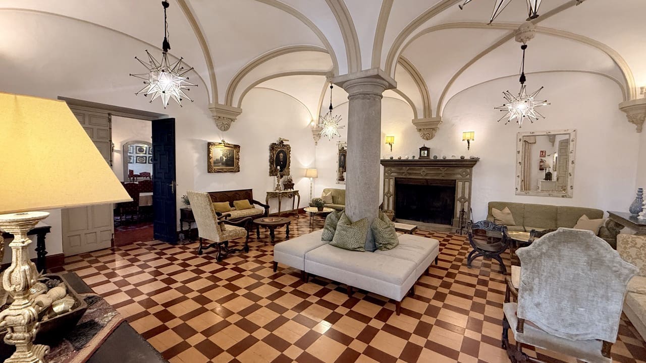 19 soverom Gjestgiveri/B&B til salgs i Otivar med svømmebasseng garasje - € 3 495 000 (Ref: 9861160)
