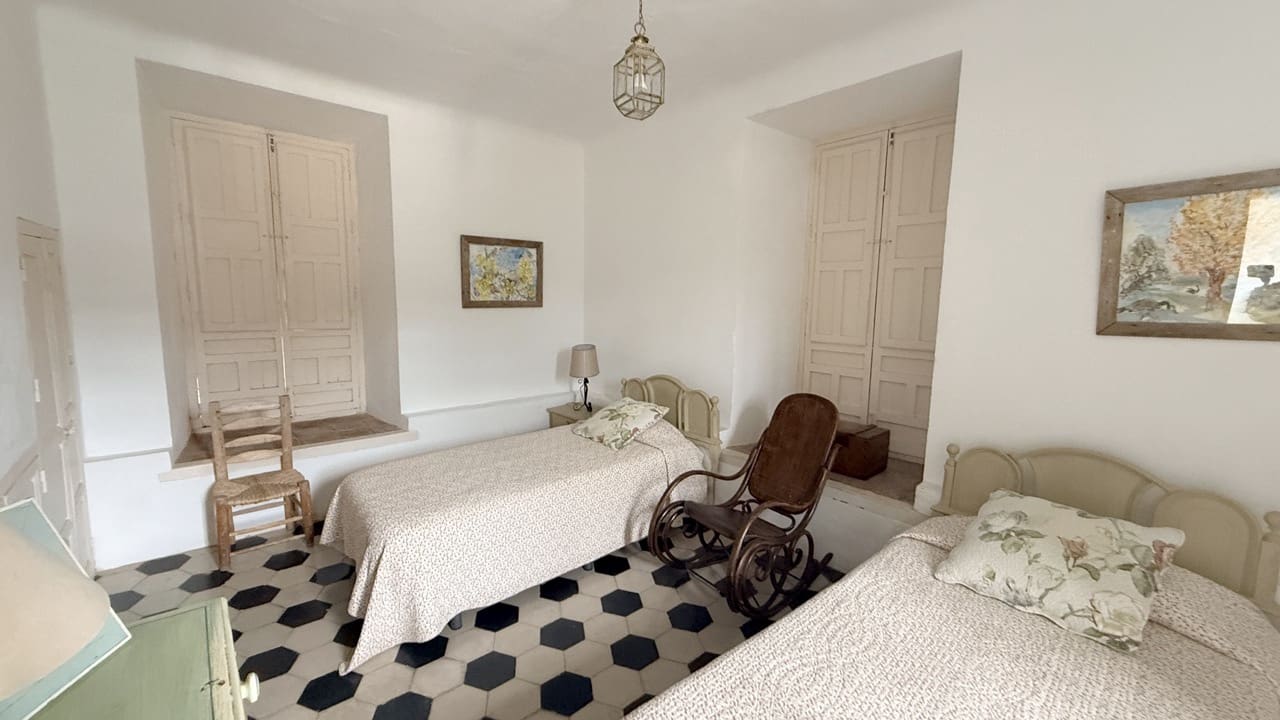 19 soverom Gjestgiveri/B&B til salgs i Otivar med svømmebasseng garasje - € 3 495 000 (Ref: 9861160)