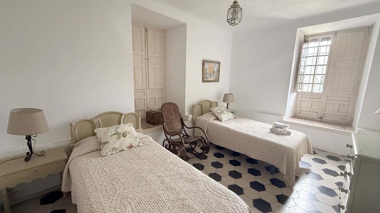 19 soverom Gjestgiveri/B&B til salgs i Otivar med svømmebasseng garasje - € 3 495 000 (Ref: 9861160)