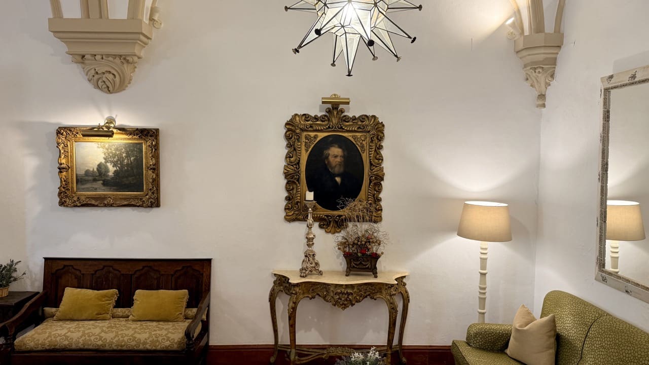 19 soverom Gjestgiveri/B&B til salgs i Otivar med svømmebasseng garasje - € 3 495 000 (Ref: 9861160)