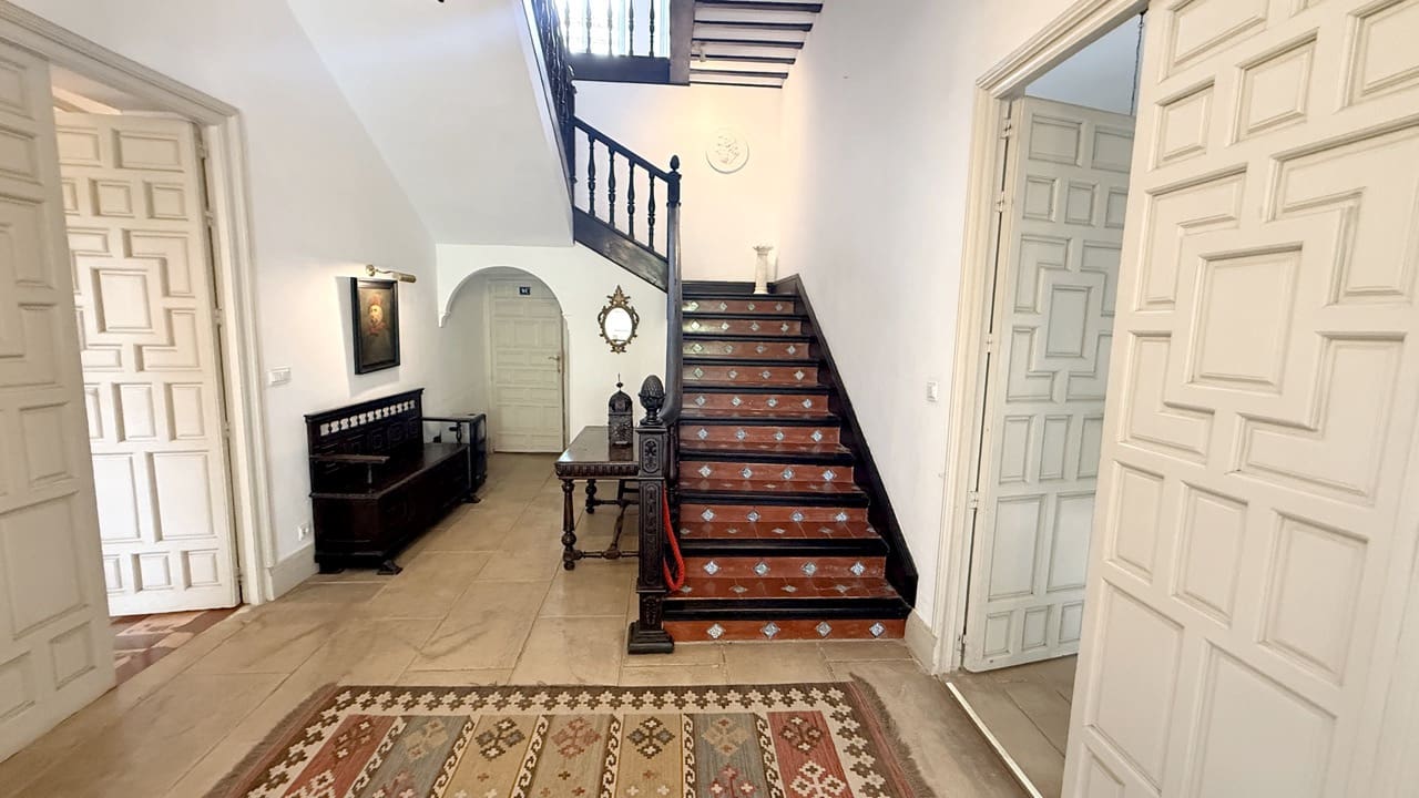 19 soverom Gjestgiveri/B&B til salgs i Otivar med svømmebasseng garasje - € 3 495 000 (Ref: 9861160)