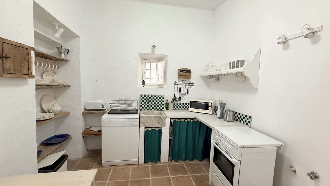 19 soverom Gjestgiveri/B&B til salgs i Otivar med svømmebasseng garasje - € 3 495 000 (Ref: 9861160)