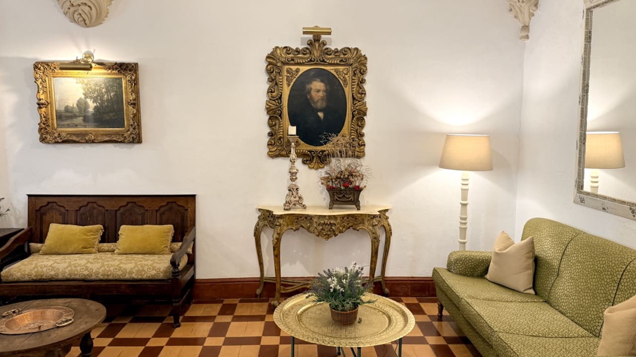 19 soverom Gjestgiveri/B&B til salgs i Otivar med svømmebasseng garasje - € 3 495 000 (Ref: 9861160)