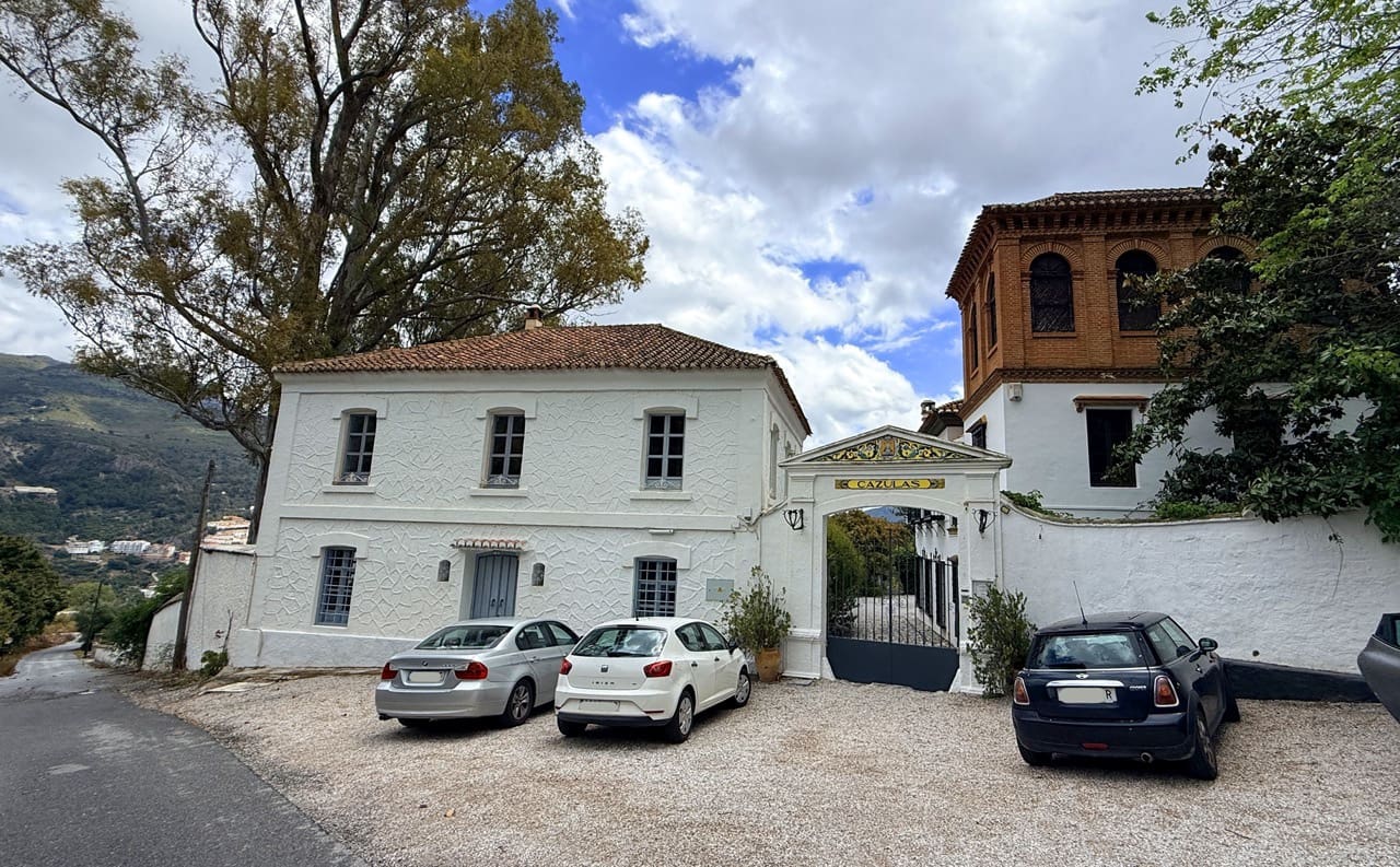 19 soverom Gjestgiveri/B&B til salgs i Otivar med svømmebasseng garasje - € 3 495 000 (Ref: 9861160)