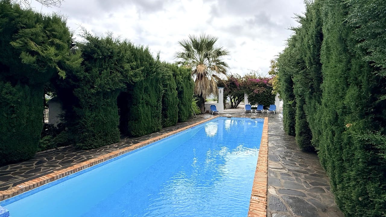 19 soverom Gjestgiveri/B&B til salgs i Otivar med svømmebasseng garasje - € 3 495 000 (Ref: 9861160)