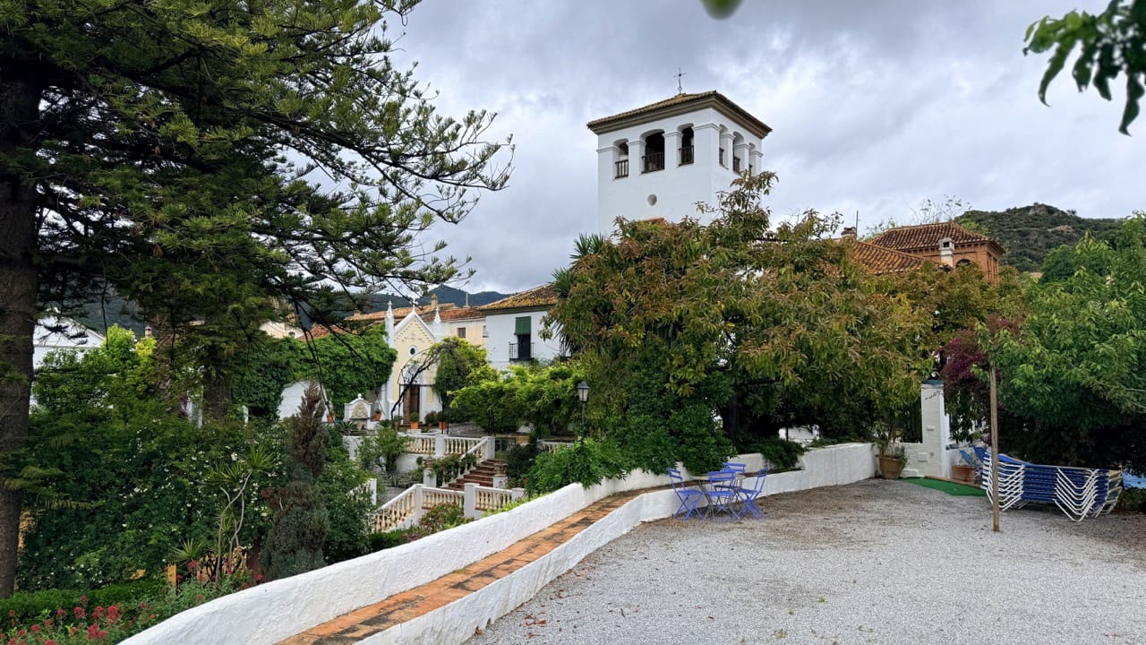 19 soverom Gjestgiveri/B&B til salgs i Otivar med svømmebasseng garasje - € 3 495 000 (Ref: 9861160)