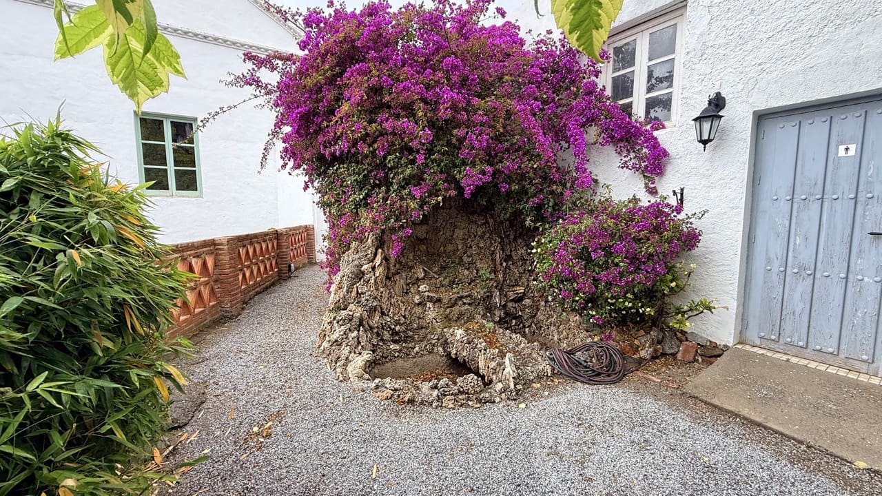 19 soverom Gjestgiveri/B&B til salgs i Otivar med svømmebasseng garasje - € 3 495 000 (Ref: 9861160)