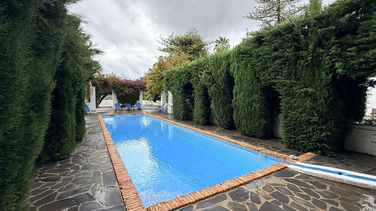 19 soverom Gjestgiveri/B&B til salgs i Otivar med svømmebasseng garasje - € 3 495 000 (Ref: 9861160)