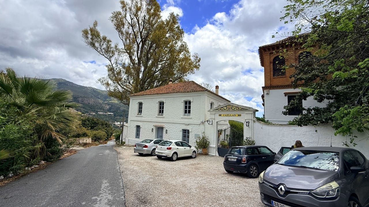 19 soverom Gjestgiveri/B&B til salgs i Otivar med svømmebasseng garasje - € 3 495 000 (Ref: 9861160)