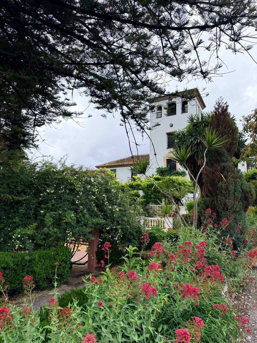 19 soverom Gjestgiveri/B&B til salgs i Otivar med svømmebasseng garasje - € 3 495 000 (Ref: 9861160)