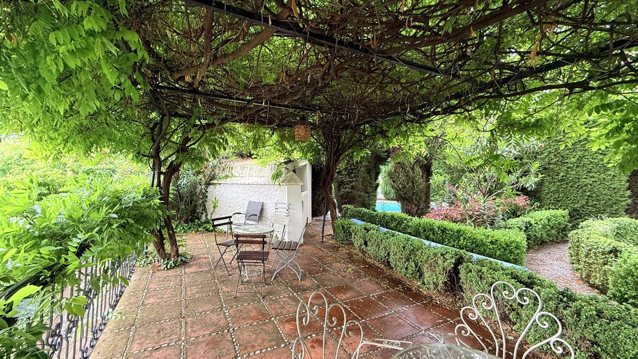19 soverom Gjestgiveri/B&B til salgs i Otivar med svømmebasseng garasje - € 3 495 000 (Ref: 9861160)