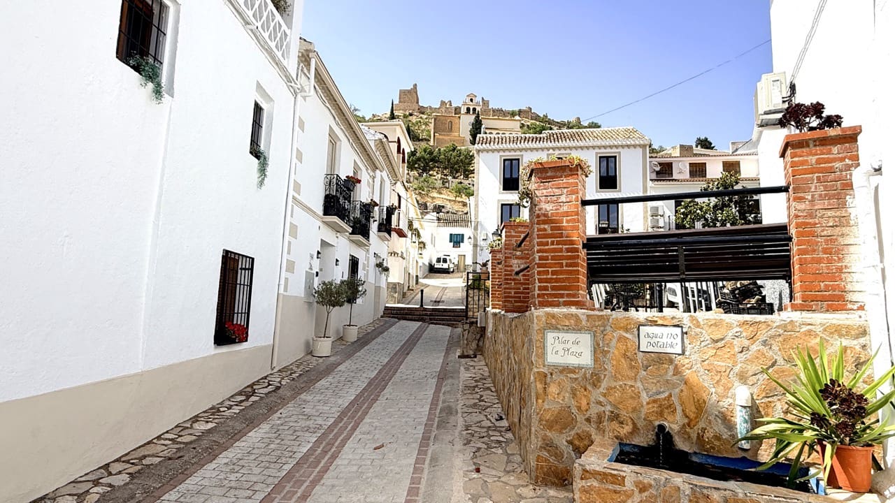 5 bedroom Townhouse for sale in Moclin - € 180,000 (Ref: 9954549)