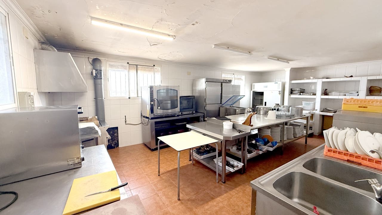 6 soverom Kommersiell til salgs i Montefrio med svømmebasseng garasje - € 599 999 (Ref: 9956240)