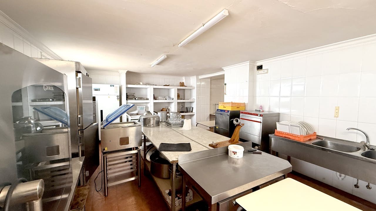 6 soverom Kommersiell til salgs i Montefrio med svømmebasseng garasje - € 599 999 (Ref: 9956240)