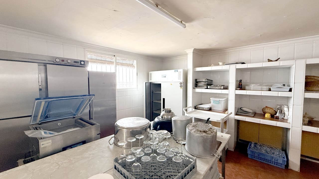 6 soverom Kommersiell til salgs i Montefrio med svømmebasseng garasje - € 599 999 (Ref: 9956240)