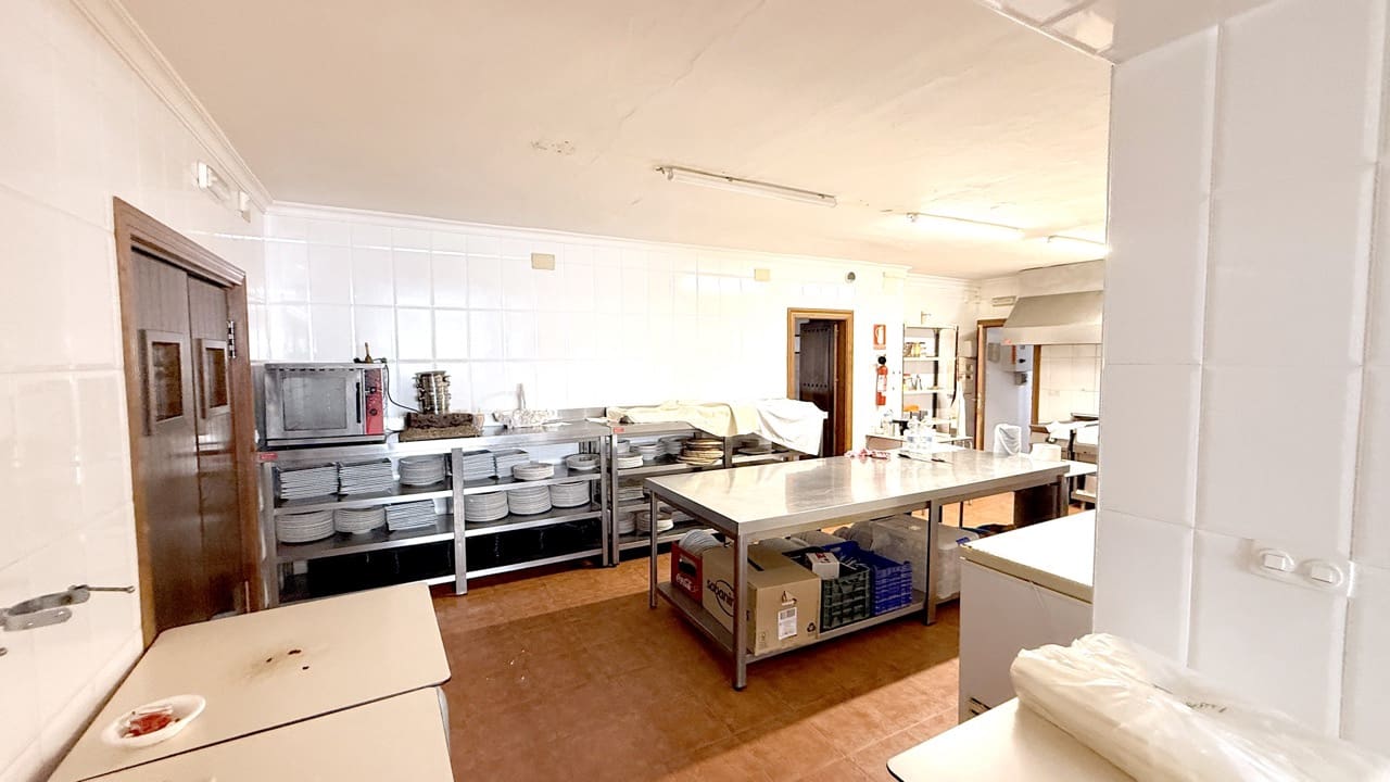 6 soverom Kommersiell til salgs i Montefrio med svømmebasseng garasje - € 599 999 (Ref: 9956240)