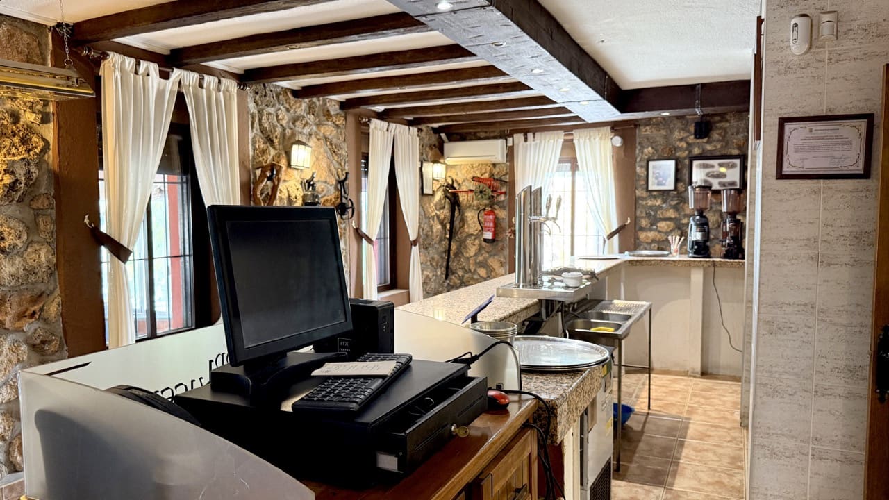 6 soverom Kommersiell til salgs i Montefrio med svømmebasseng garasje - € 599 999 (Ref: 9956240)