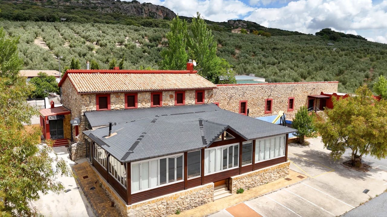 6 soverom Kommersiell til salgs i Montefrio med svømmebasseng garasje - € 599 999 (Ref: 9956240)