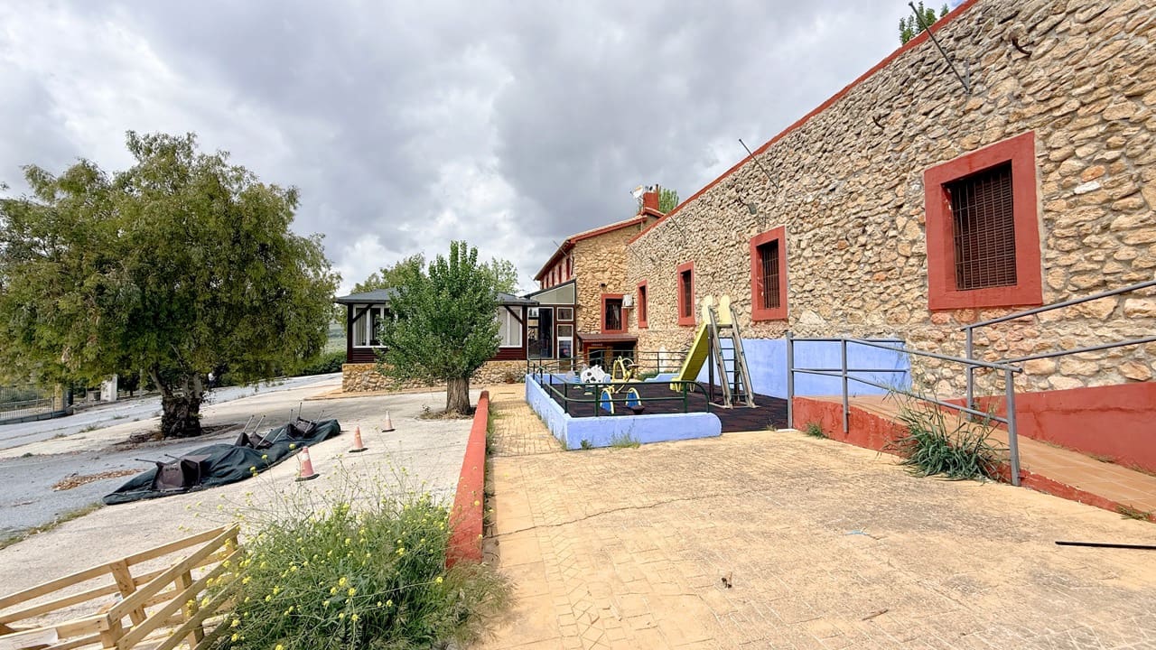 6 soverom Kommersiell til salgs i Montefrio med svømmebasseng garasje - € 599 999 (Ref: 9956240)