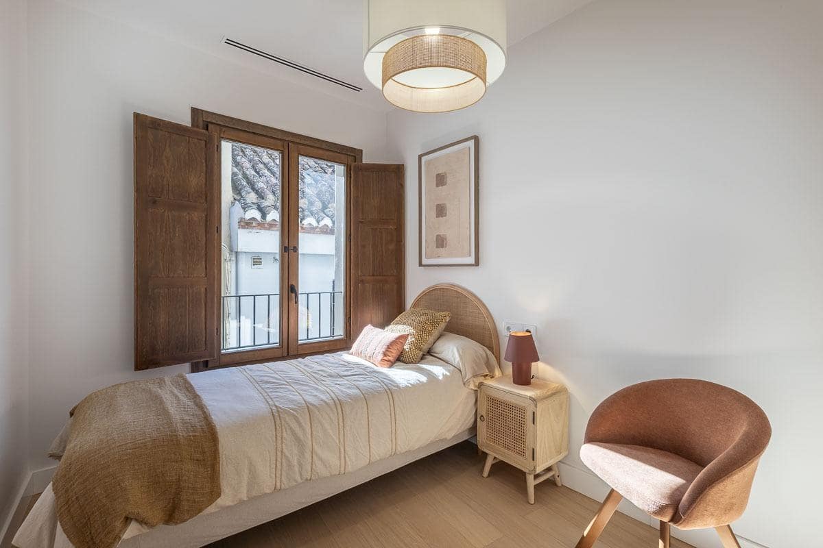 3 Zimmer Apartment zu verkaufen in Granada Stadt mit Pool - 650.000 € (Ref: 9958957)