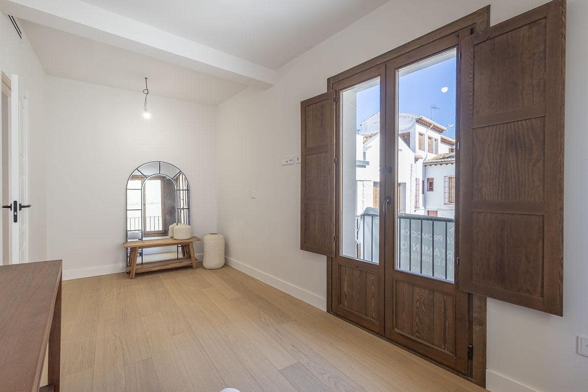 3 Zimmer Apartment zu verkaufen in Granada Stadt mit Pool - 650.000 € (Ref: 9958957)