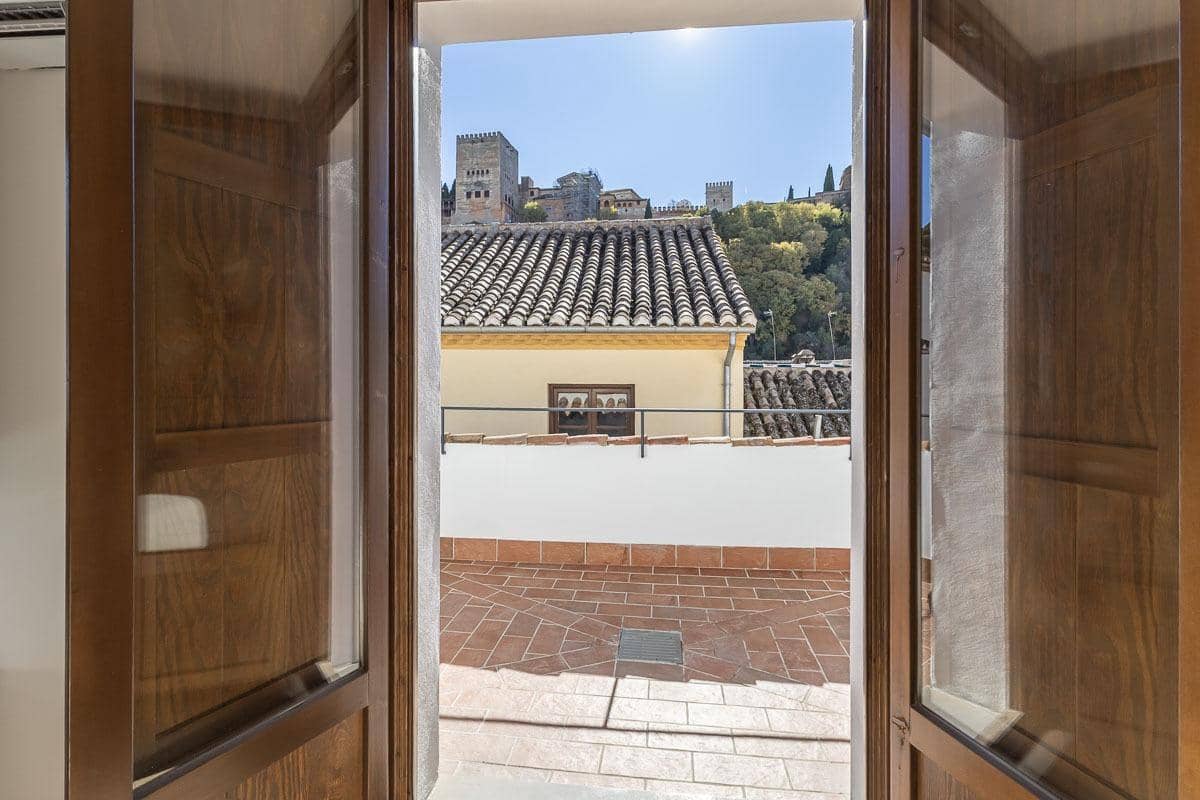 3 Zimmer Apartment zu verkaufen in Granada Stadt mit Pool - 650.000 € (Ref: 9958957)