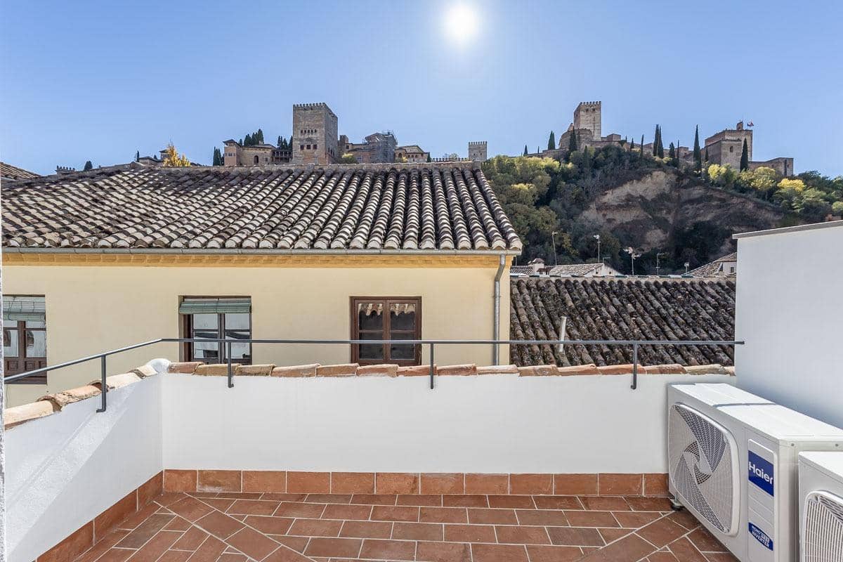 3 Zimmer Apartment zu verkaufen in Granada Stadt mit Pool - 650.000 € (Ref: 9958957)