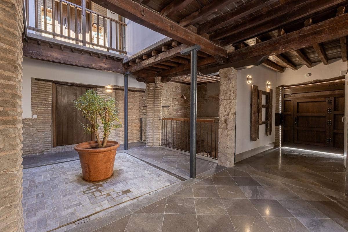 3 Zimmer Apartment zu verkaufen in Granada Stadt mit Pool - 650.000 € (Ref: 9958957)