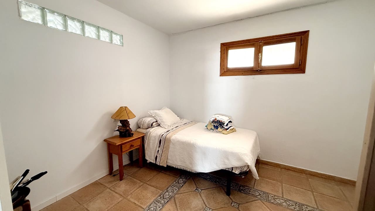 5 bedroom Villa for sale in La Zubia with pool garage - € 500,000 (Ref: 9974366)