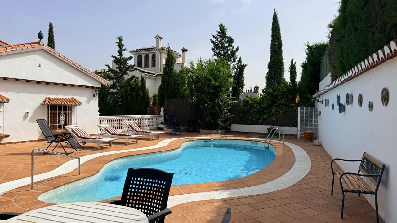 5 bedroom Villa for sale in La Zubia with pool garage - € 500,000 (Ref: 9974366)